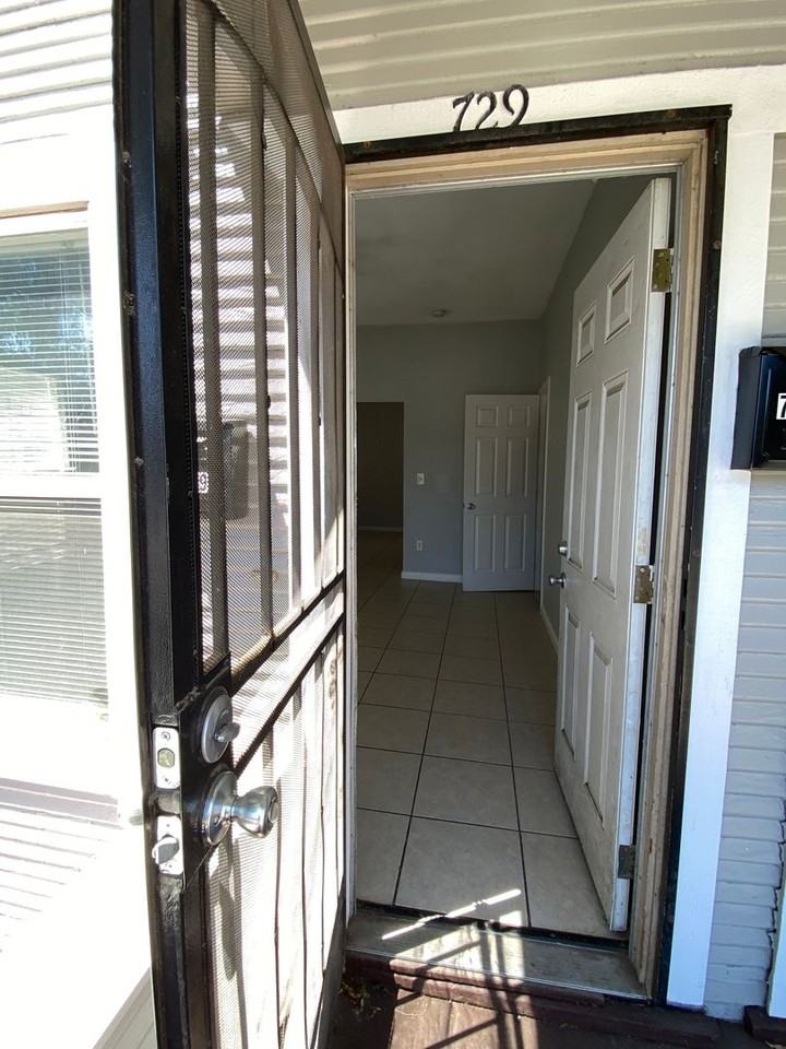 729 N Sutter St - Photo 2 of 15