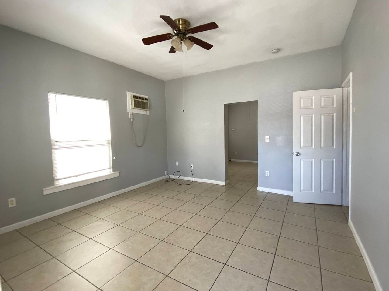 729 N Sutter St - Photo 3 of 15