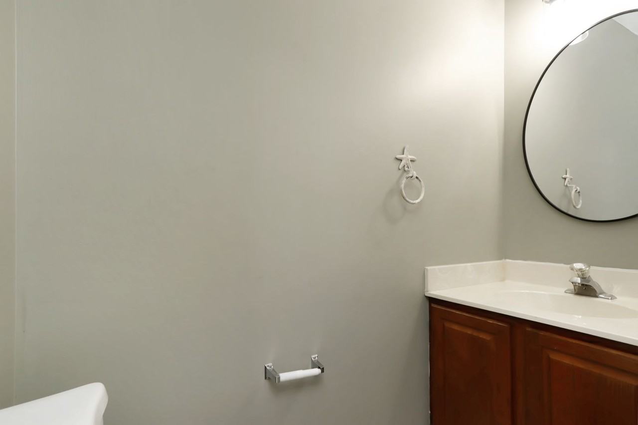 127 Sterling Ct - Photo 3 of 21