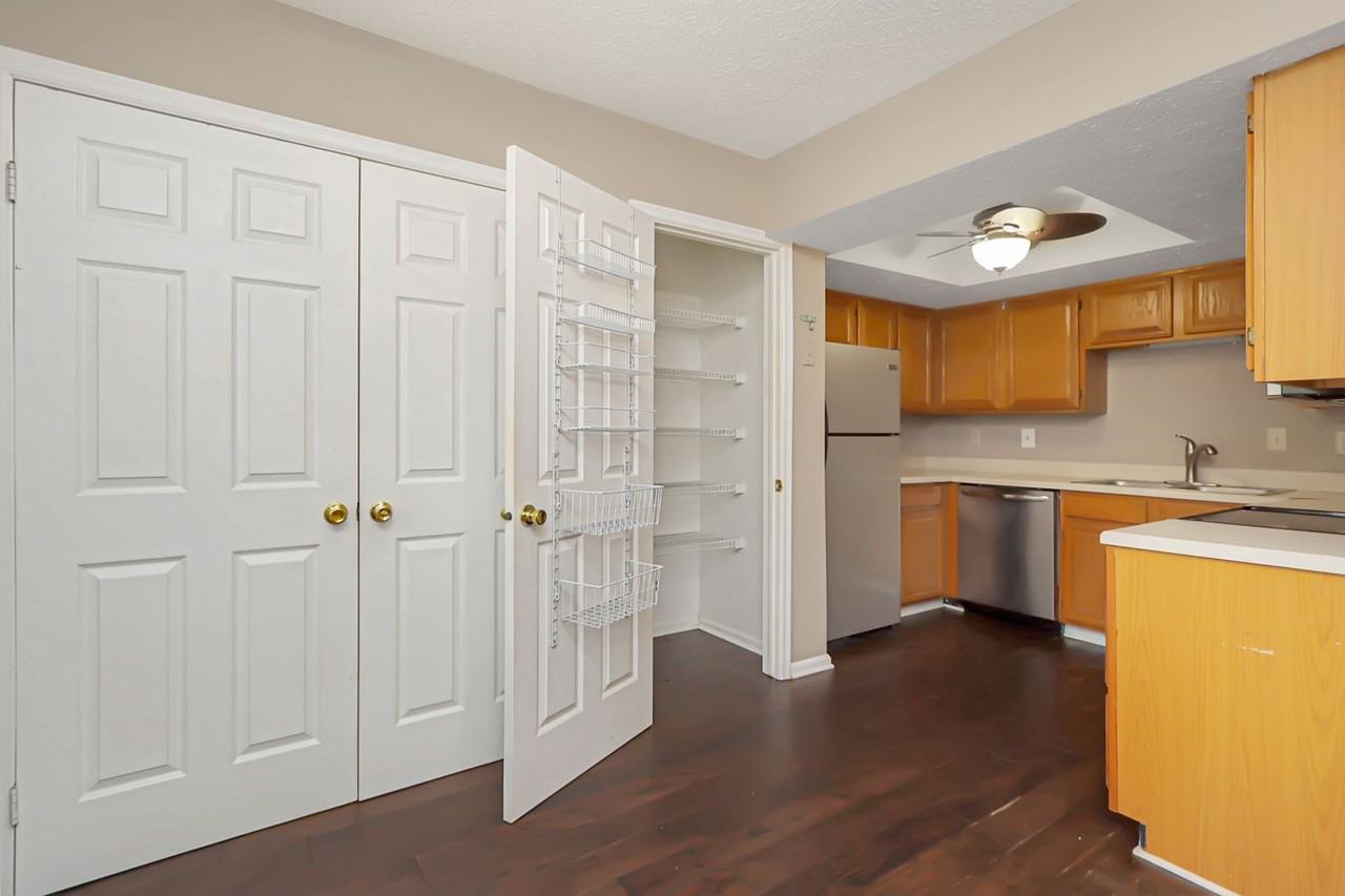 127 Sterling Ct - Photo 6 of 21