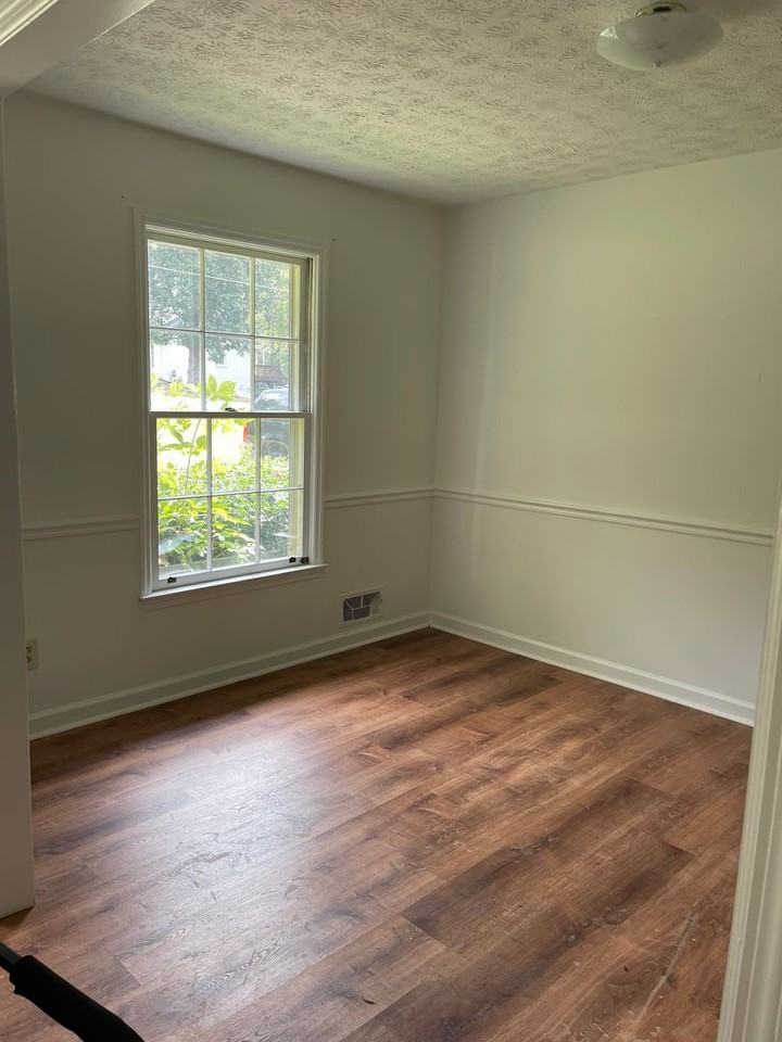1180 Robinhood Rd - Photo 5 of 44