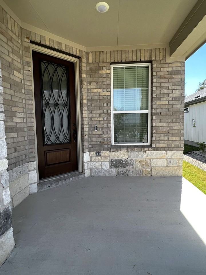 700 Livewater Ln - Photo 3 of 41