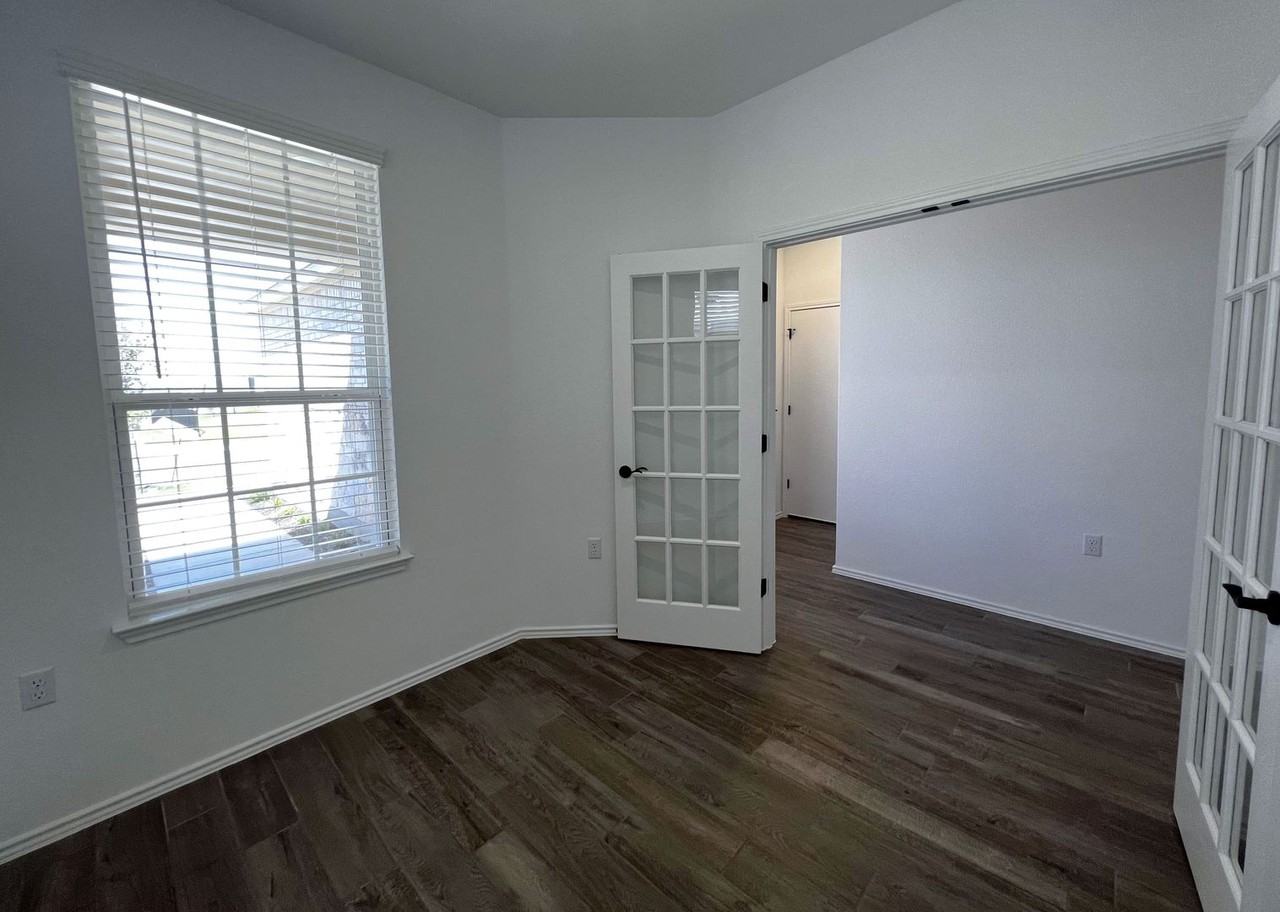 700 Livewater Ln - Photo 6 of 41