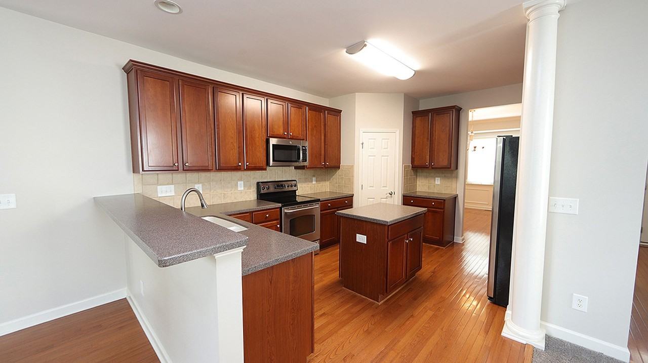 614 Redford Place Dr - Photo 3 of 12