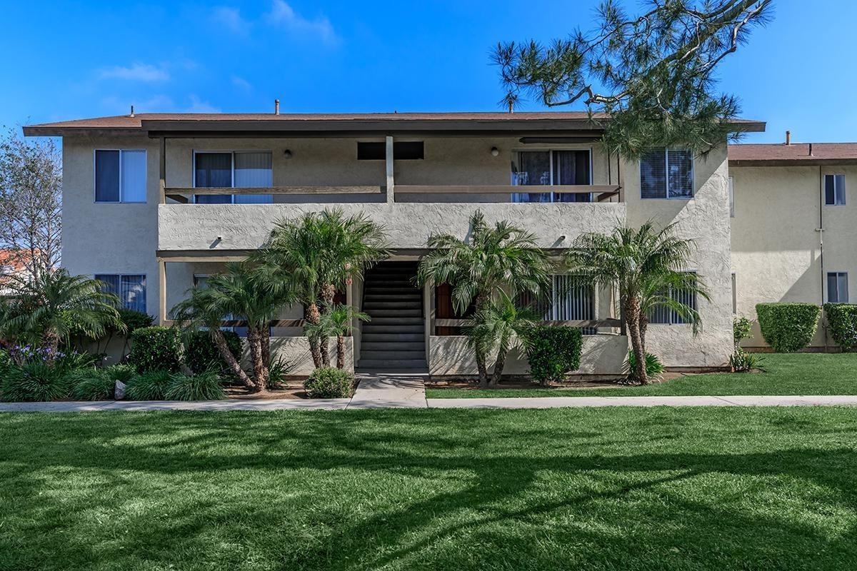 1039 N. Mollison Ave - Photo 2 of 18