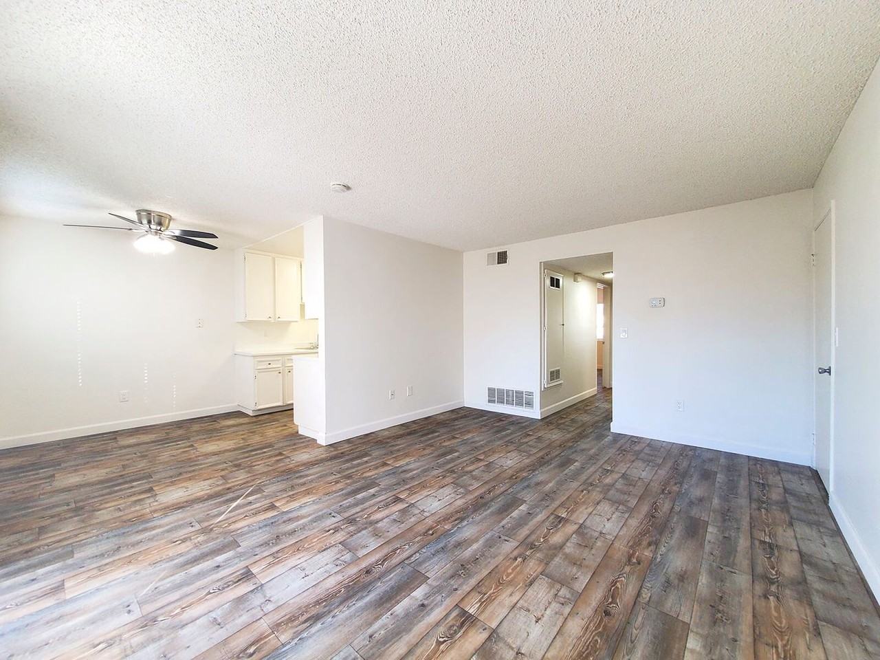 1039 N. Mollison Ave - Photo 4 of 18