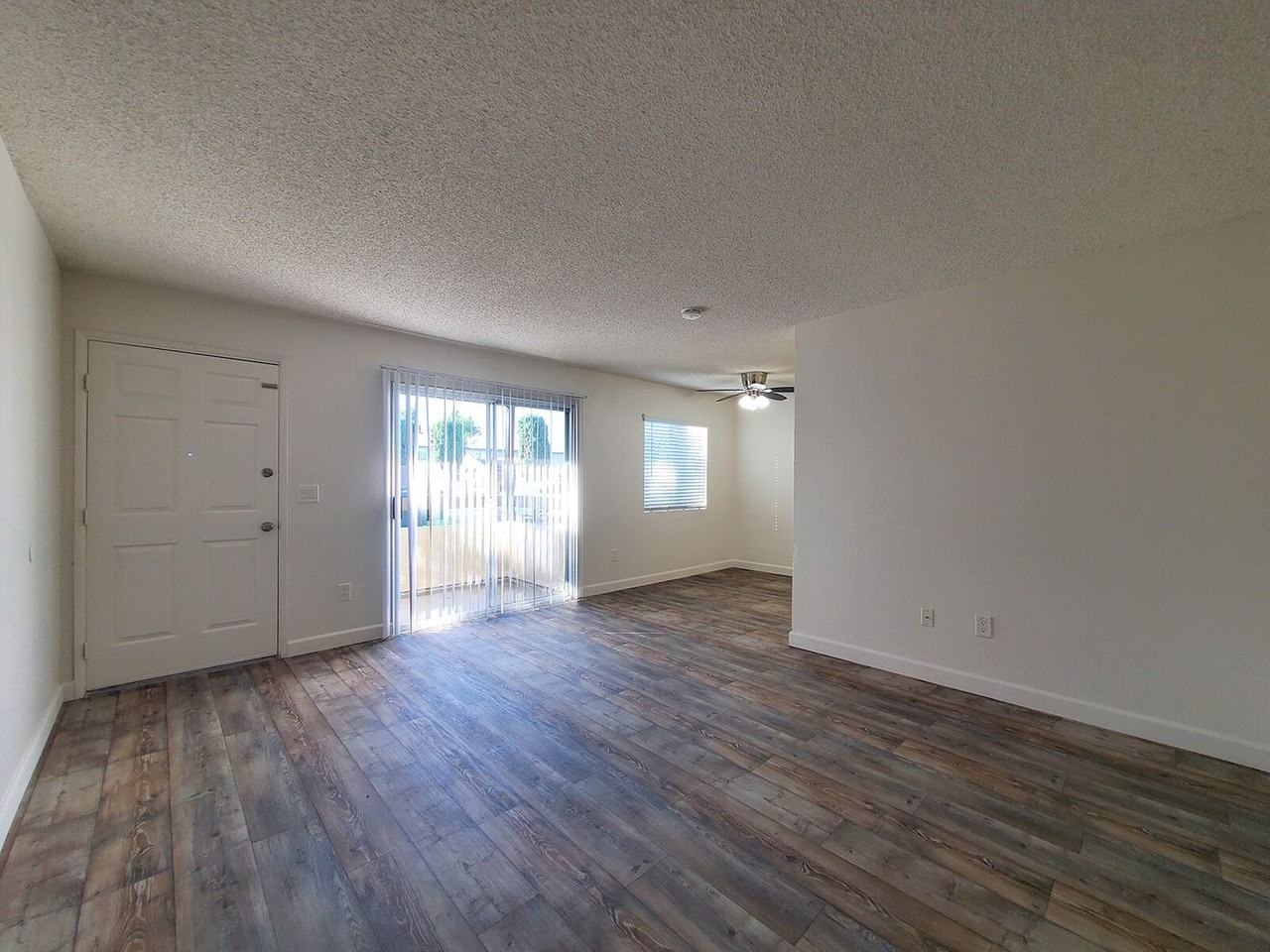 1039 N. Mollison Ave - Photo 5 of 18