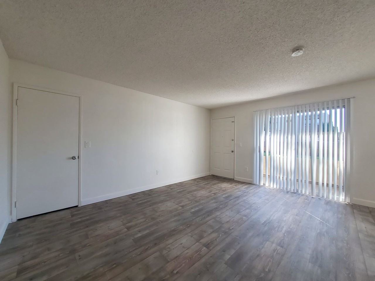 1039 N. Mollison Ave - Photo 6 of 18