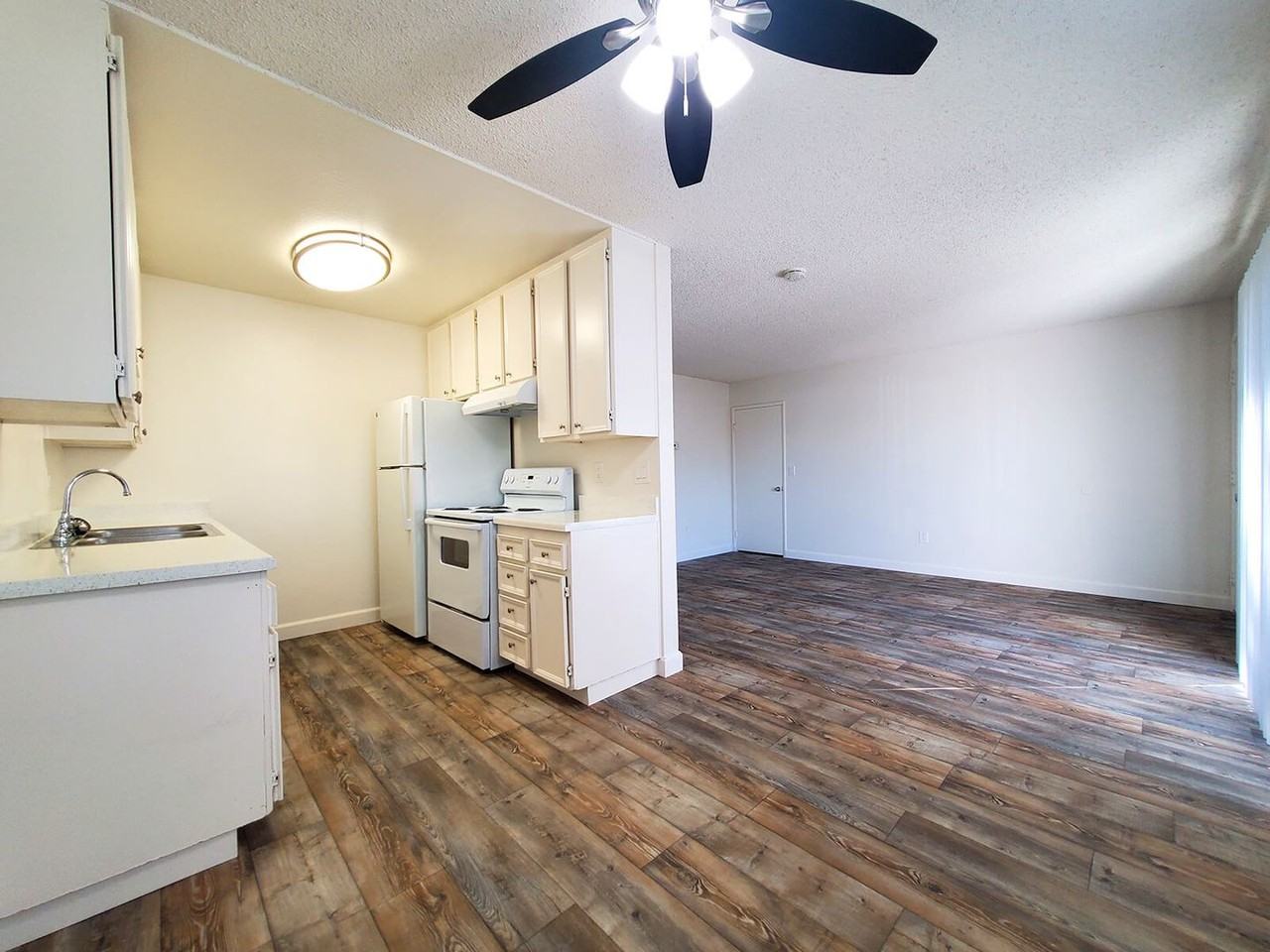 1039 N. Mollison Ave - Photo 7 of 18