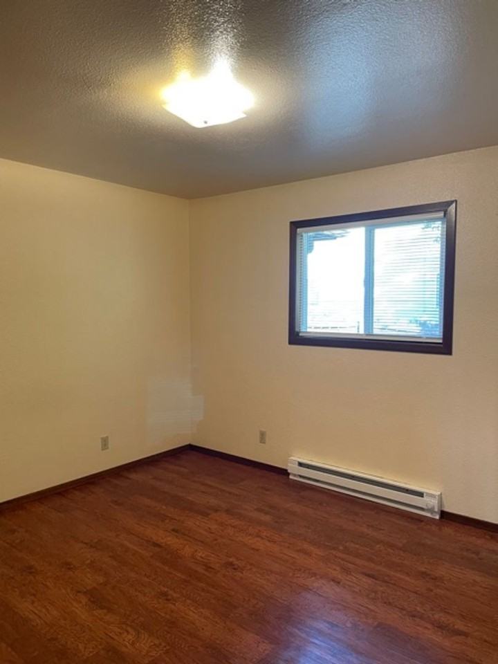 420 9th Ave W - Photo 5 of 11