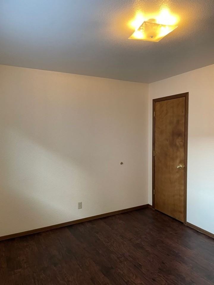 420 9th Ave W - Photo 6 of 11