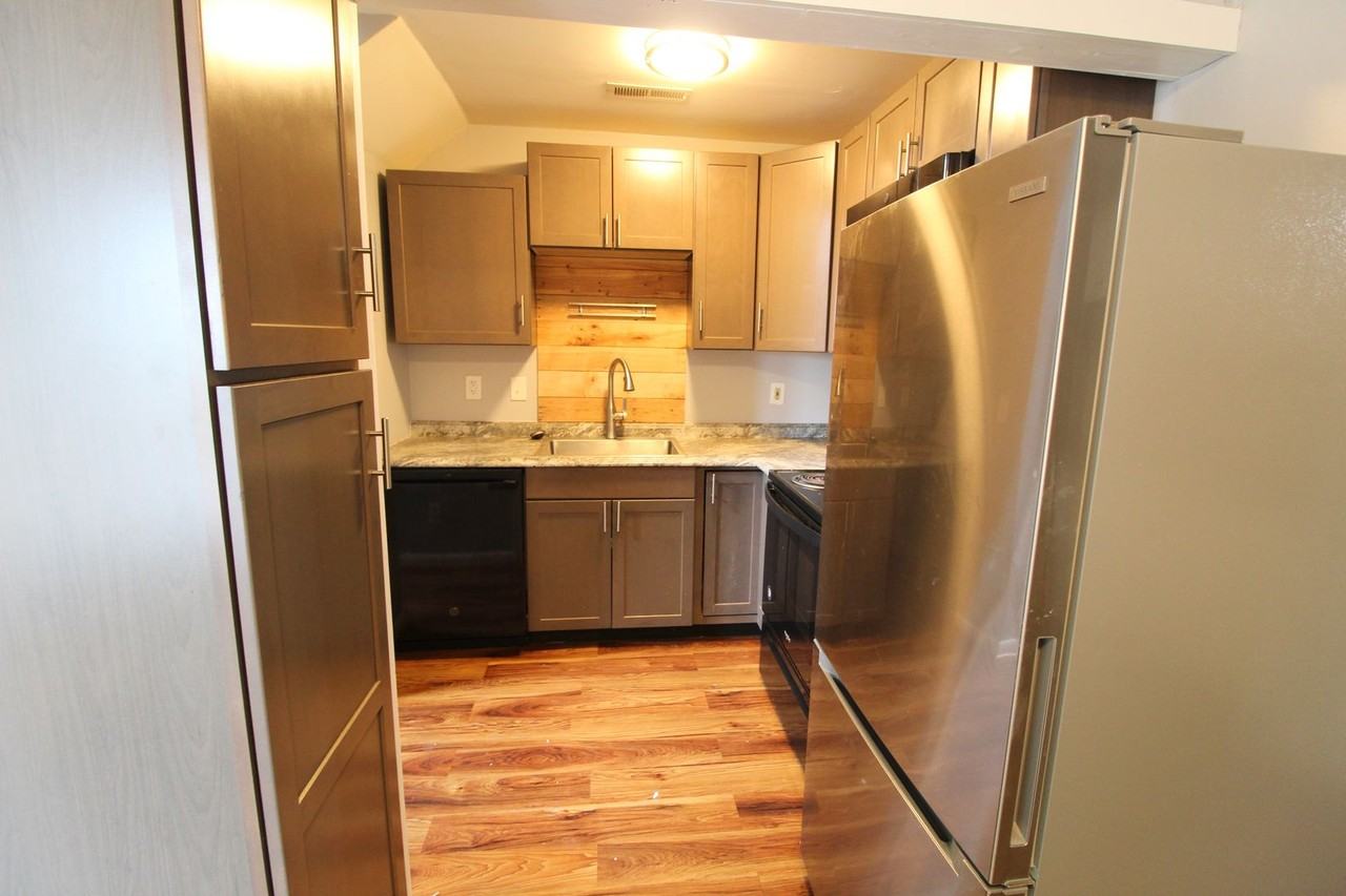 1309 Bradley Dr - Photo 3 of 15