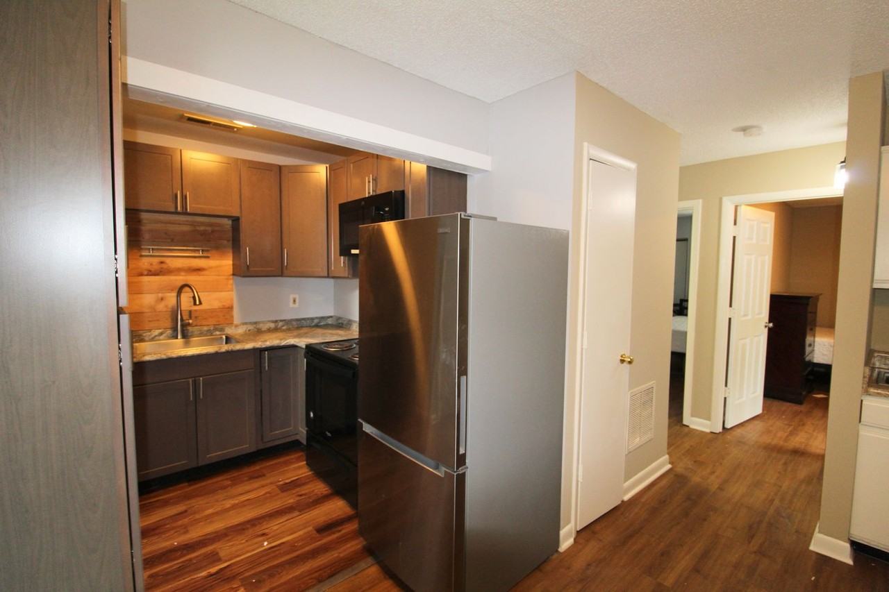 1309 Bradley Dr - Photo 4 of 15