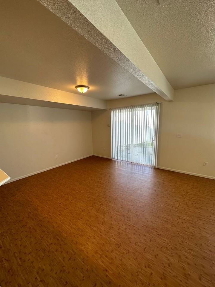 330 Arkel Way - Photo 3 of 11