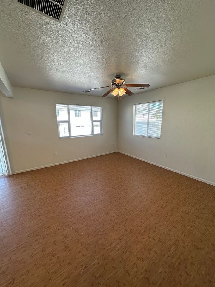 330 Arkel Way - Photo 4 of 11