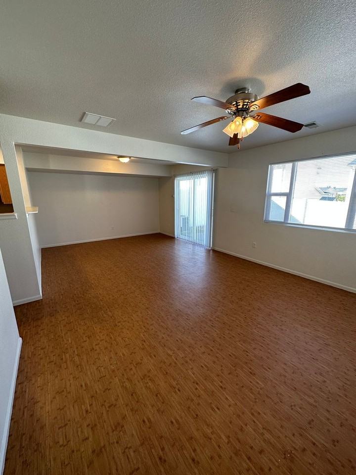 330 Arkel Way - Photo 5 of 11