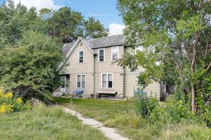 featured image of 911 E River Pkwy