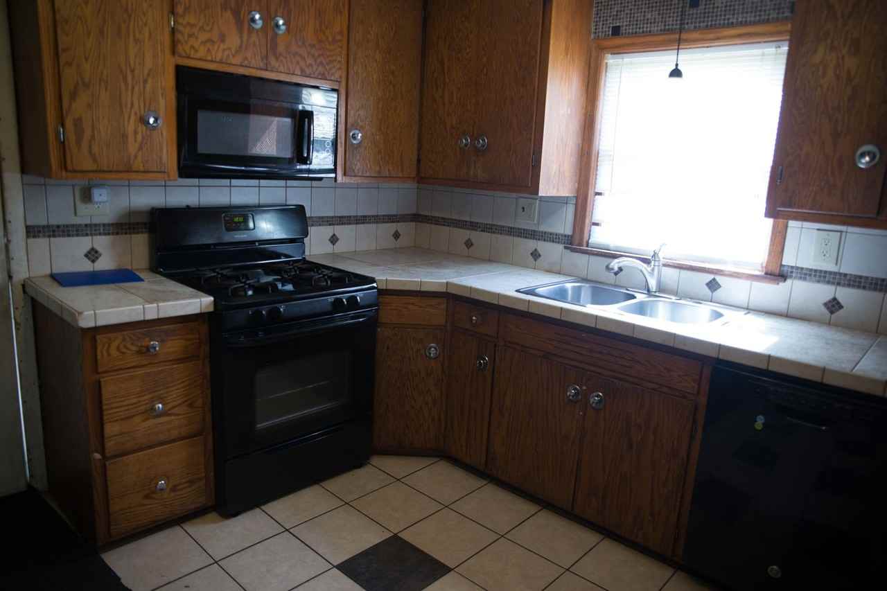 911 E River Pkwy - Photo 3 of 6