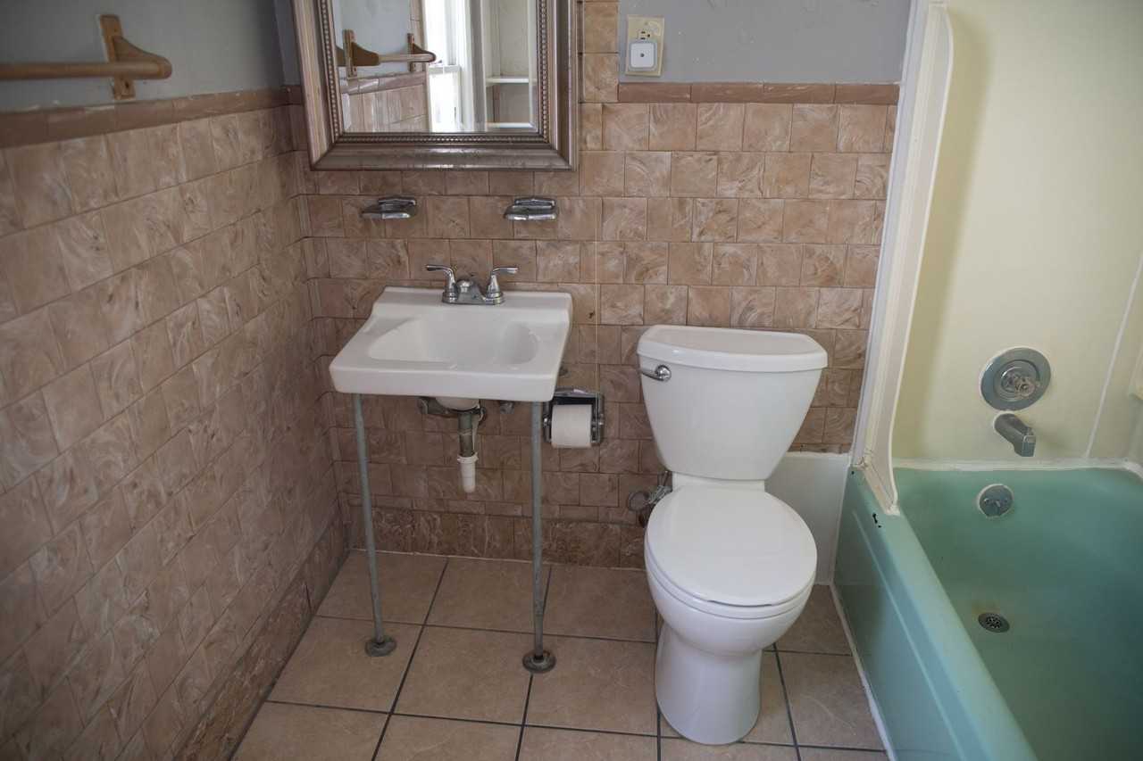 911 E River Pkwy - Photo 4 of 6