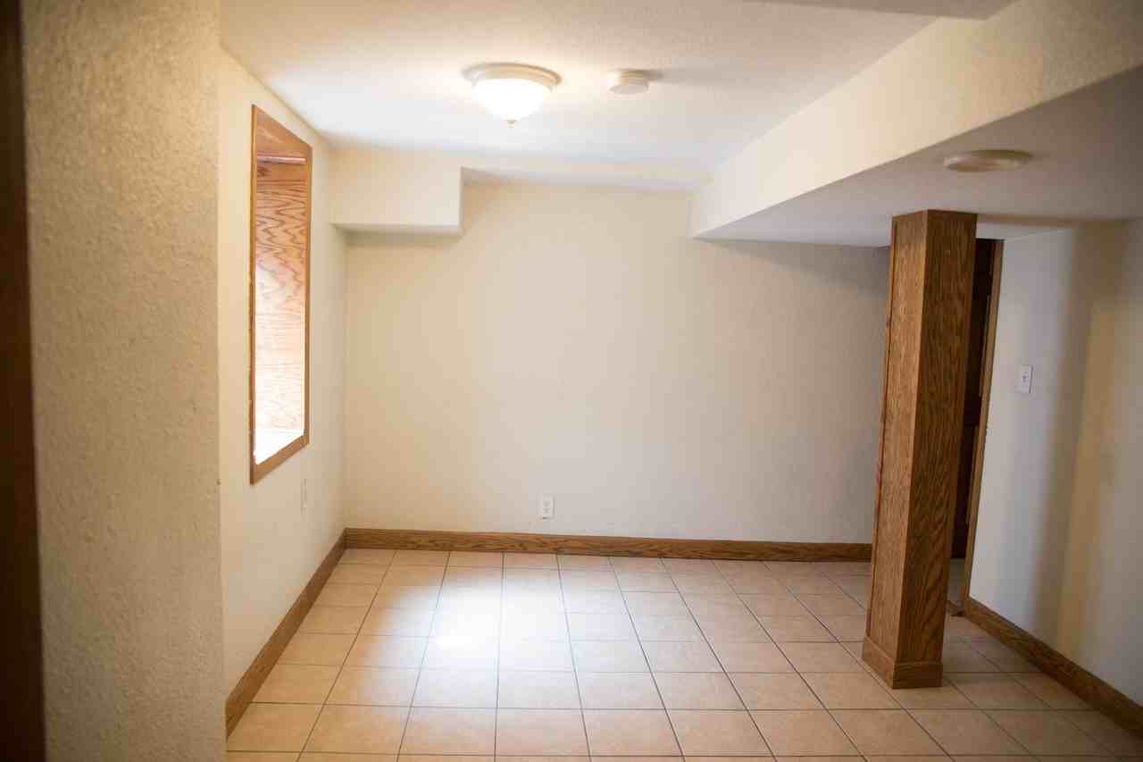 911 E River Pkwy - Photo 2 of 6