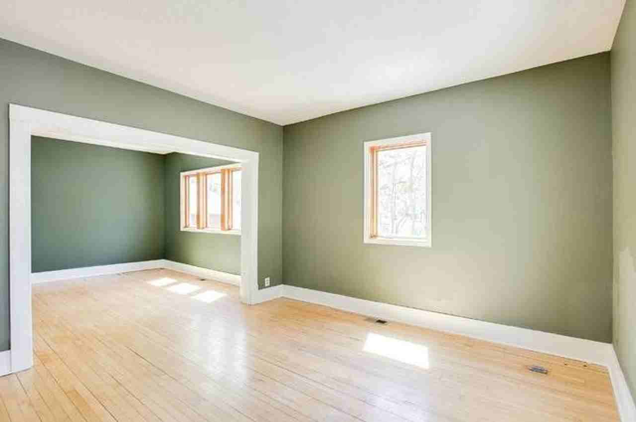 1070 12th Ave Se - Photo 5 of 13