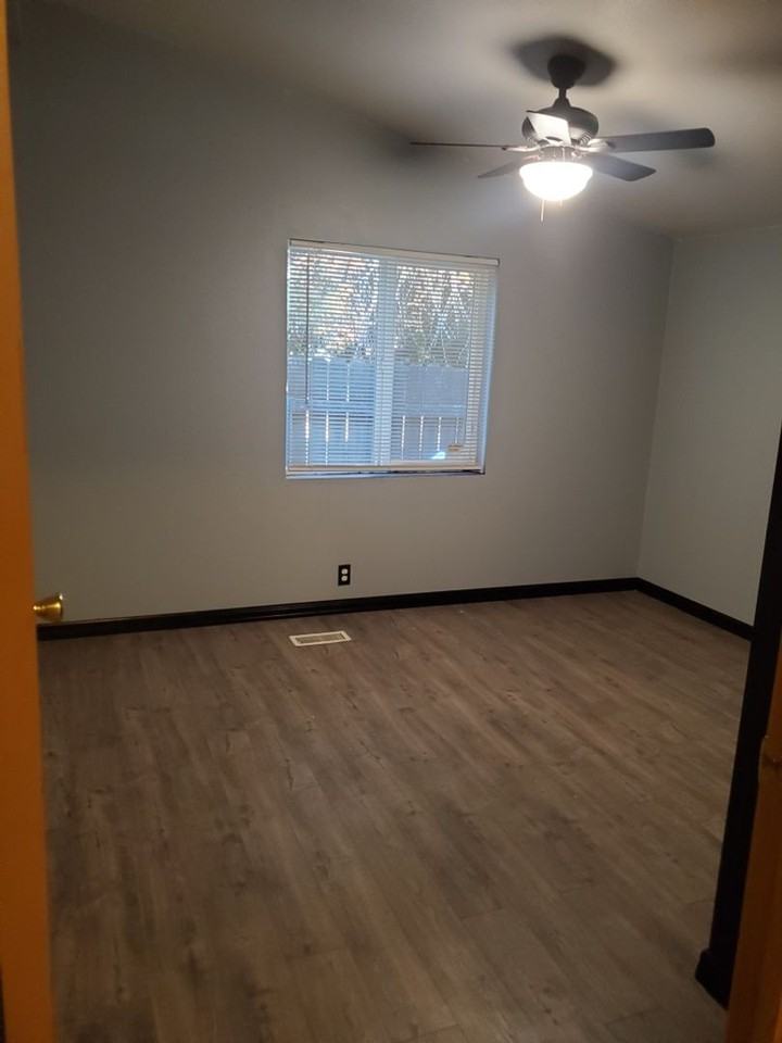 10819 Se Bush St - Photo 7 of 14