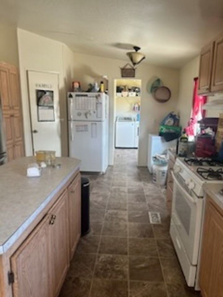 664 E Rose Ln - Photo 3 of 14