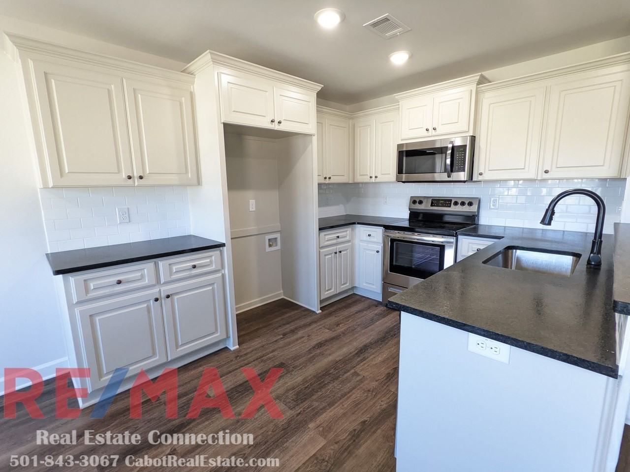 311 Dogwood St - Photo 5 of 17