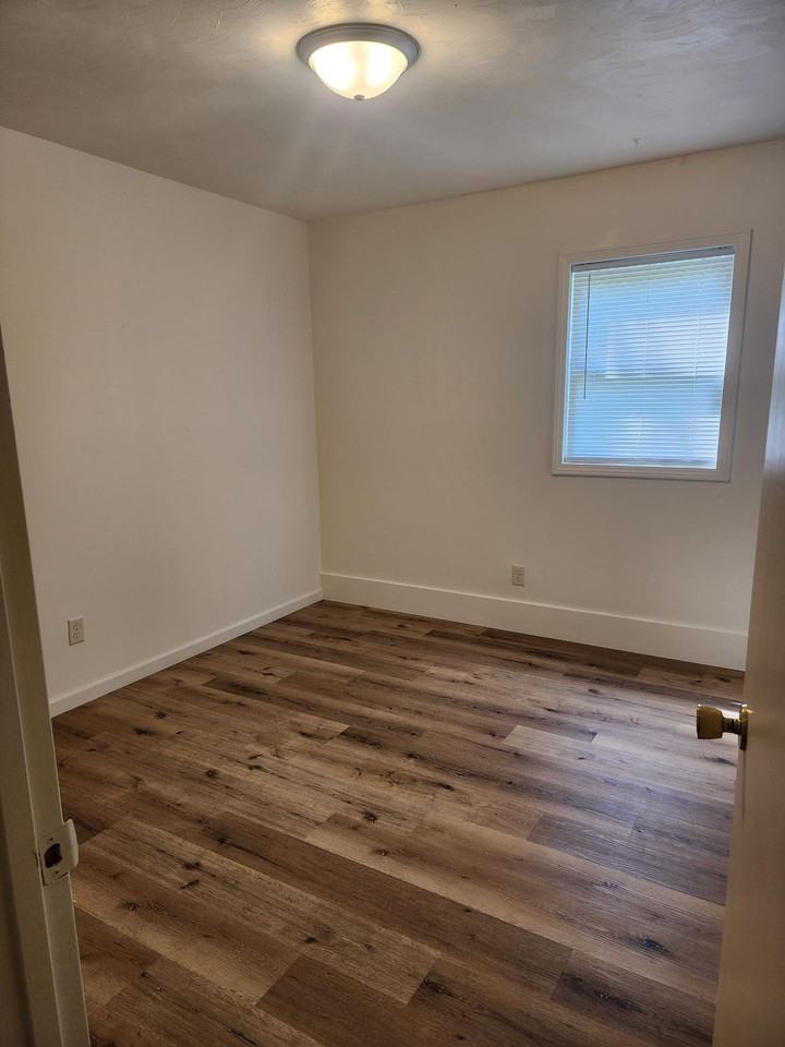 1209 E Boyton St - Photo 2 of 3