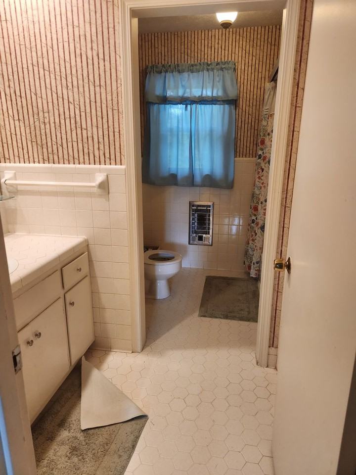 113 Moss St - Photo 4 of 12
