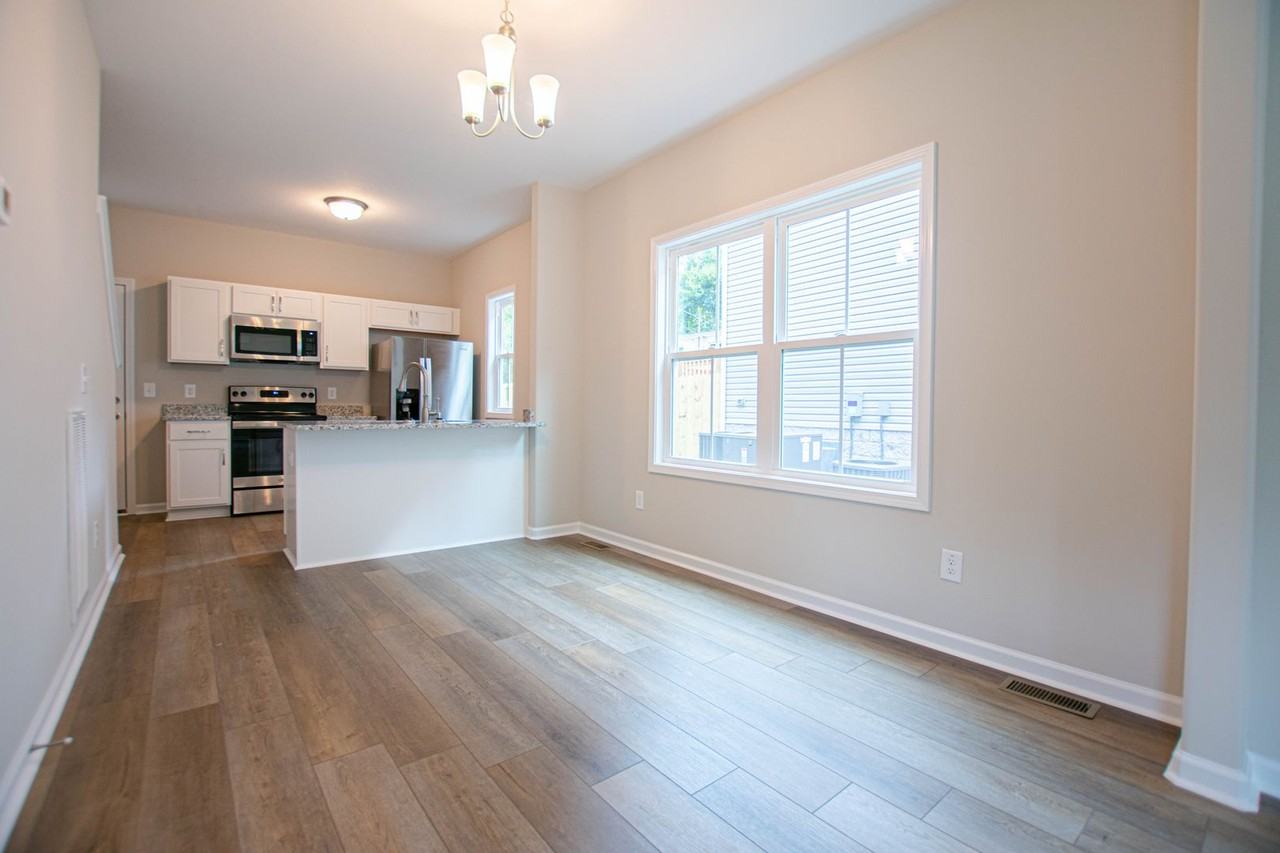 1209 Vine St - Photo 5 of 17