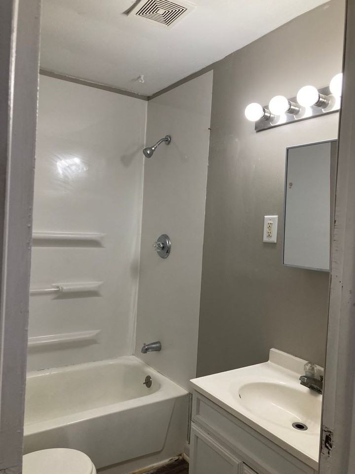 225-227 E Short St - Photo 3 of 10