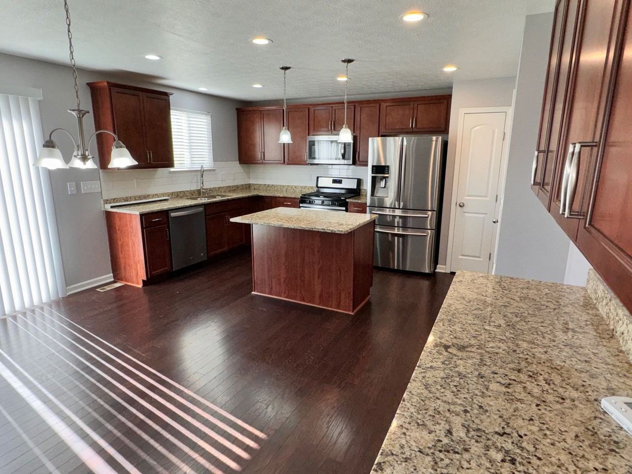 411 Benjamin Street - Photo 6 of 26