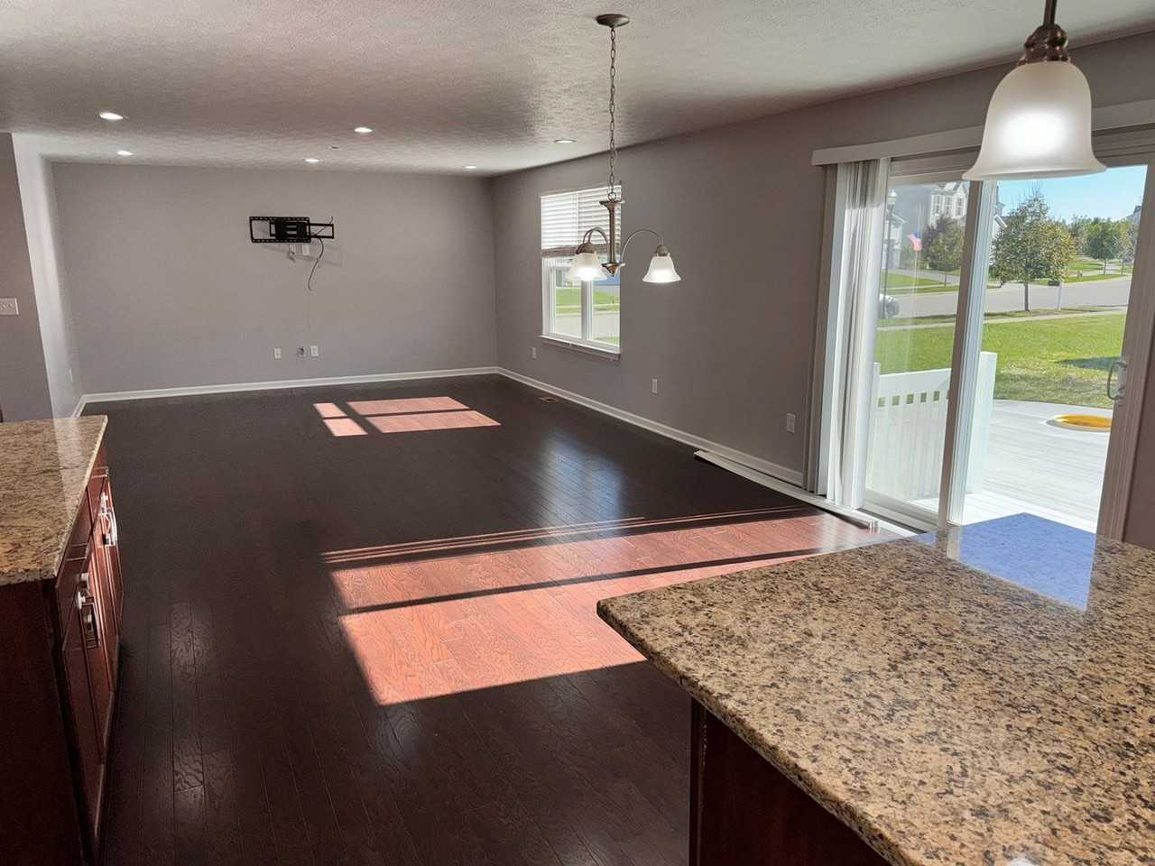 411 Benjamin Street - Photo 7 of 26