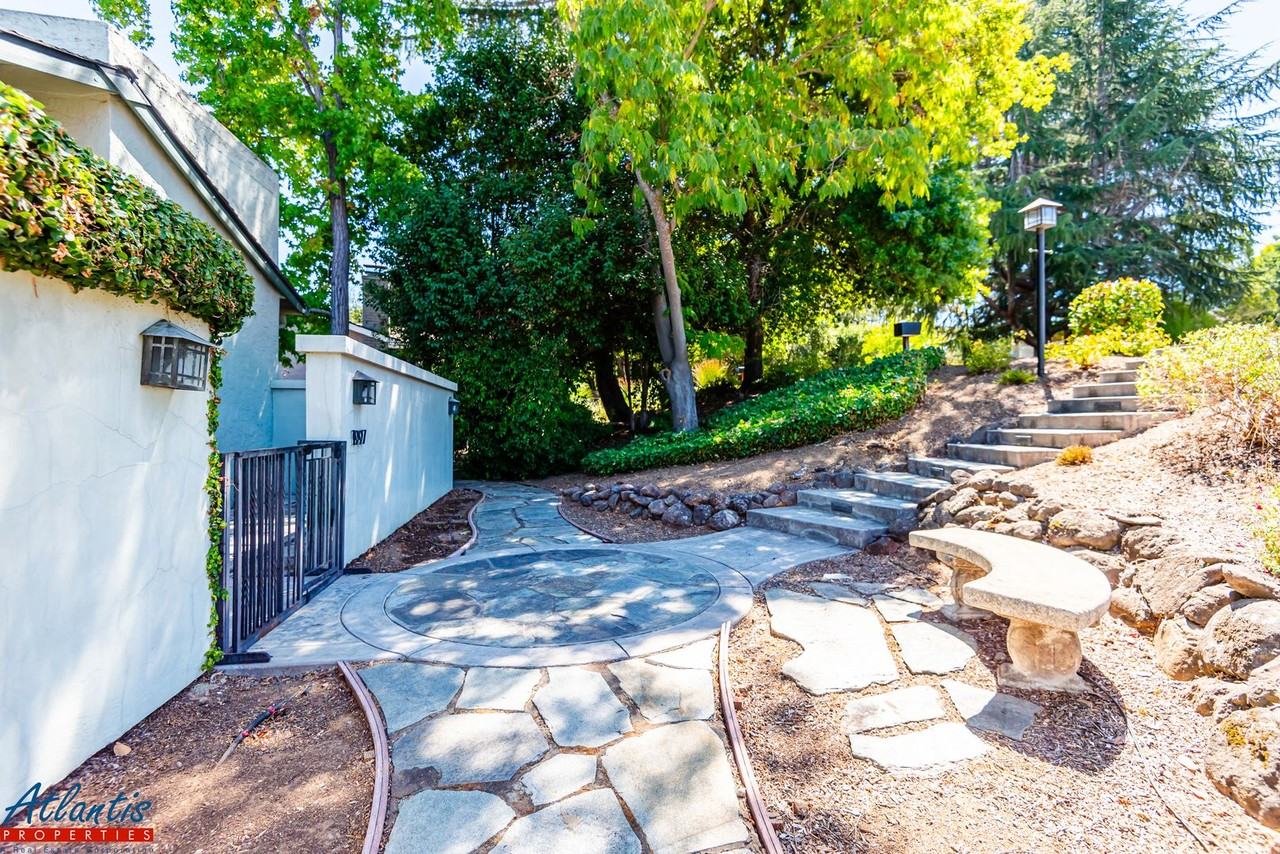 1997 Deodara Dr - Photo 2 of 27