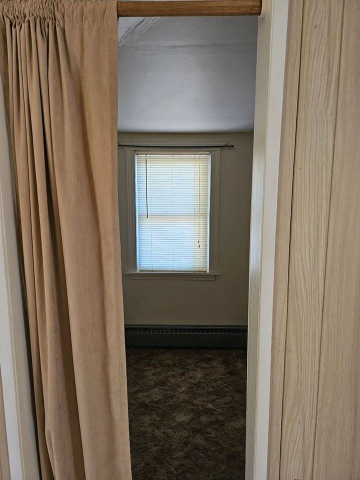 813 Woodbury St - Photo 7 of 17