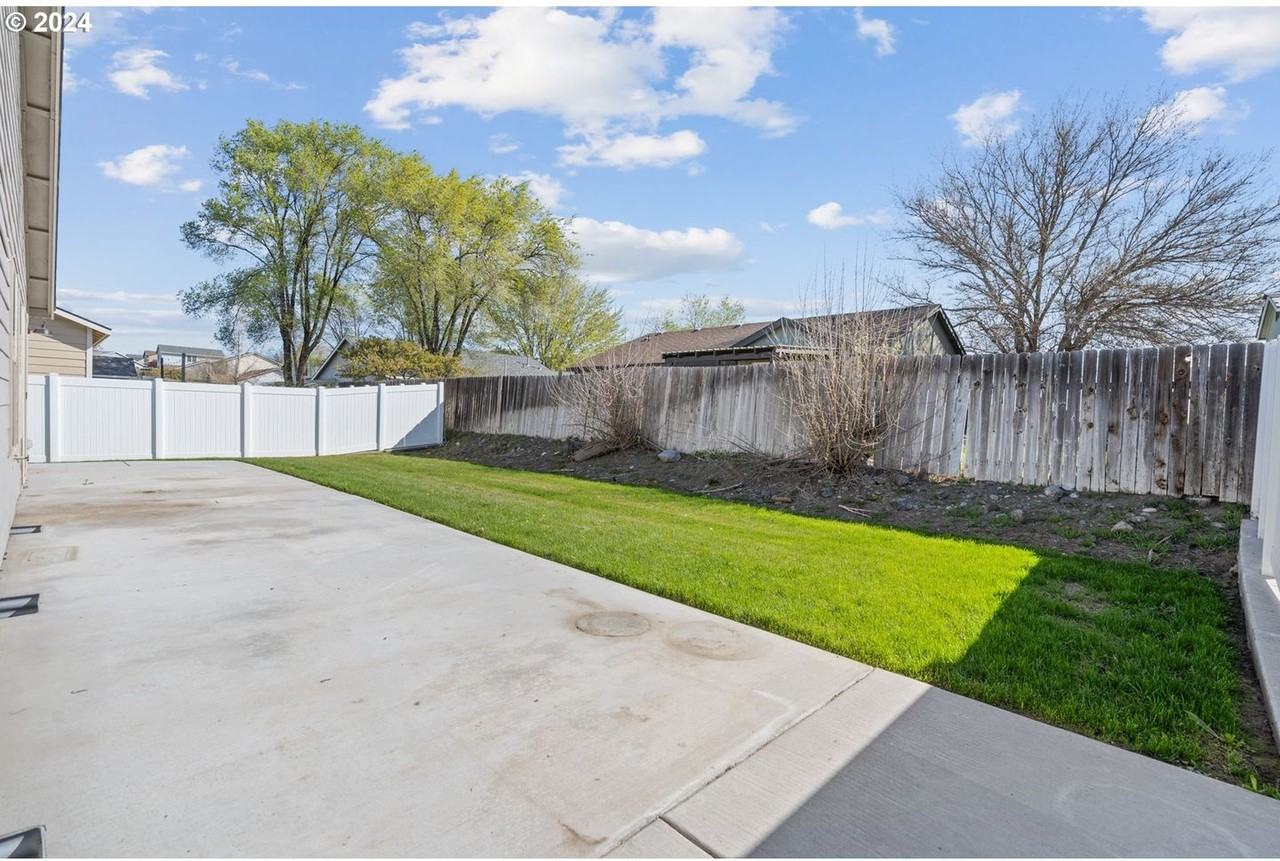 1908 Nw Archer Dr - Photo 2 of 25