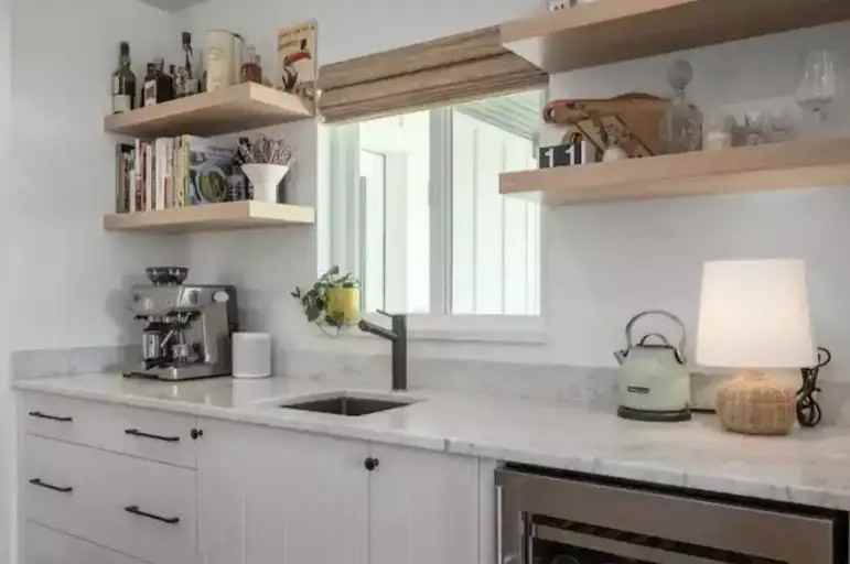 681 Cadogan St - Photo 3 of 30