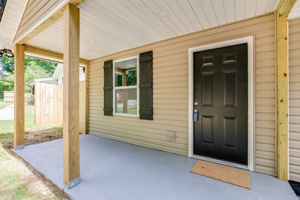 323 Pine St - Photo 3 of 21