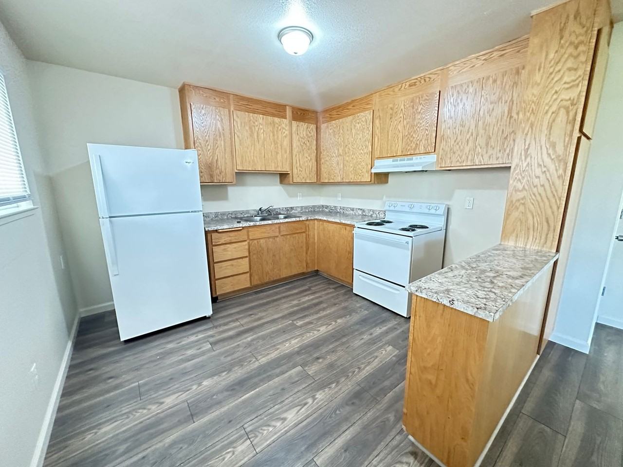 Lake Crest Apartments - Photo 2 of 5