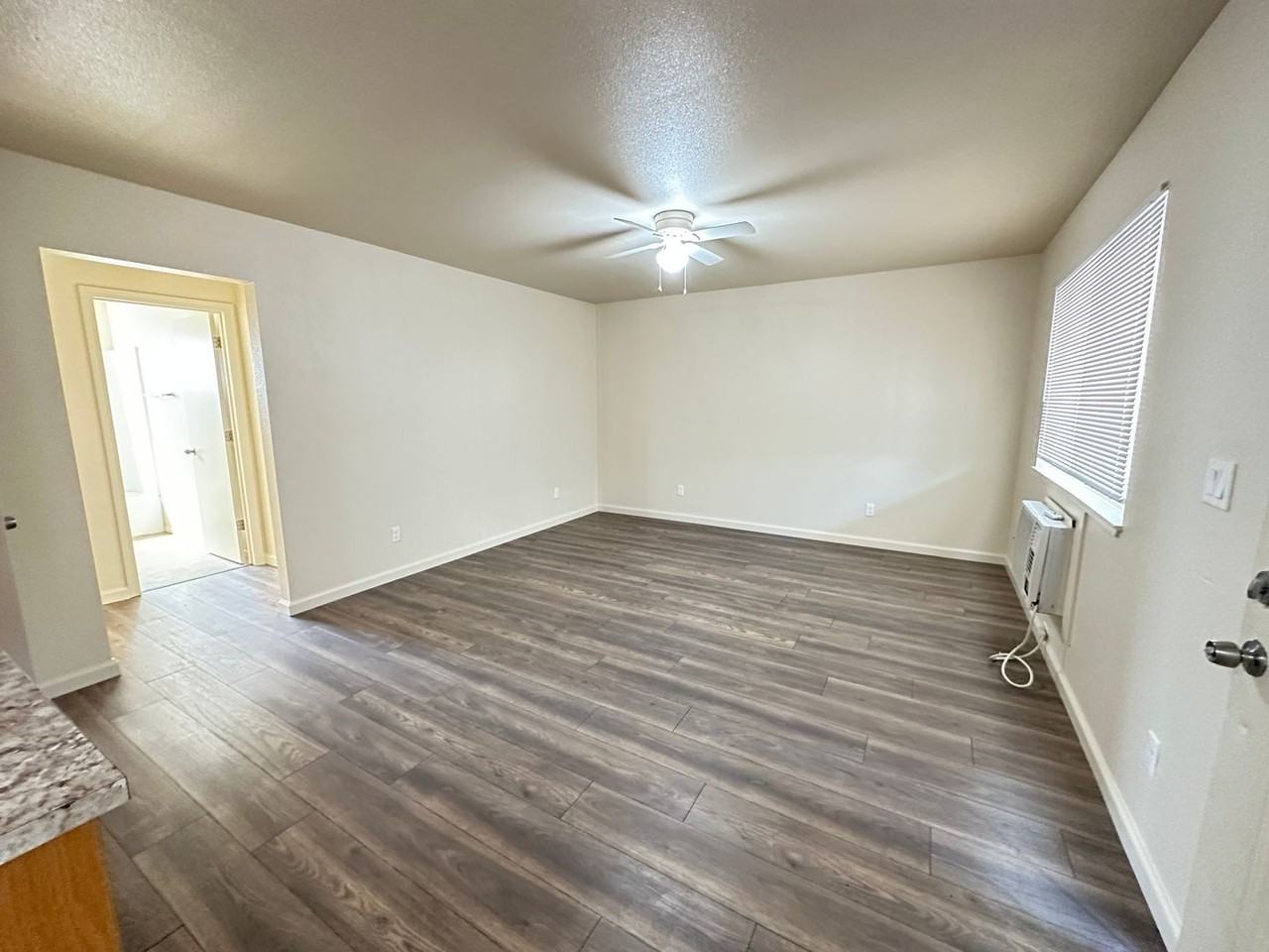 Lake Crest Apartments - Photo 4 of 5