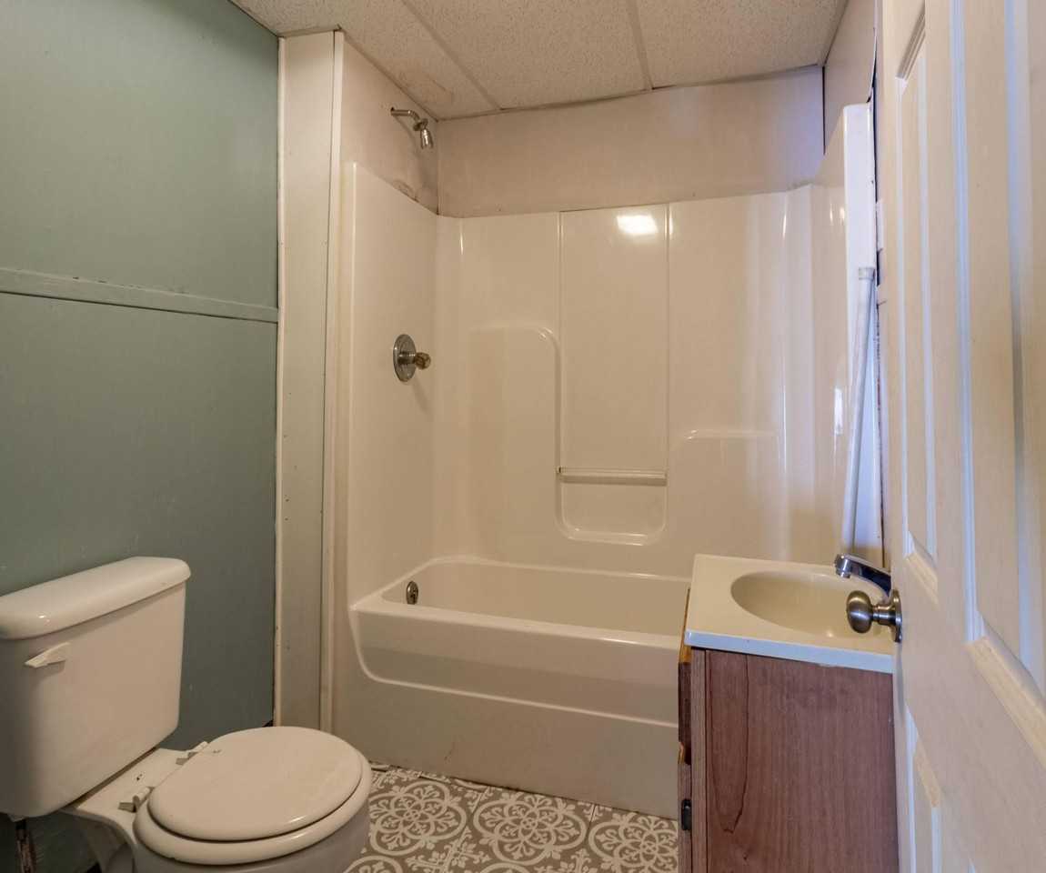 385 Forest Ave - Photo 4 of 17