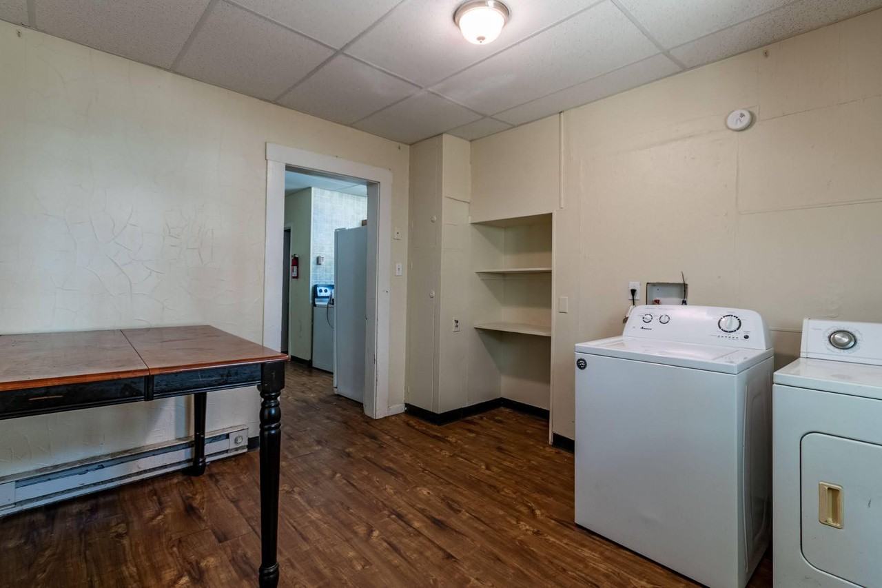 385 Forest Ave - Photo 3 of 17