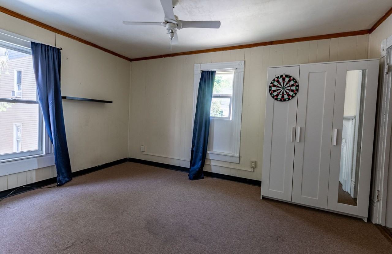 385 Forest Ave - Photo 5 of 17