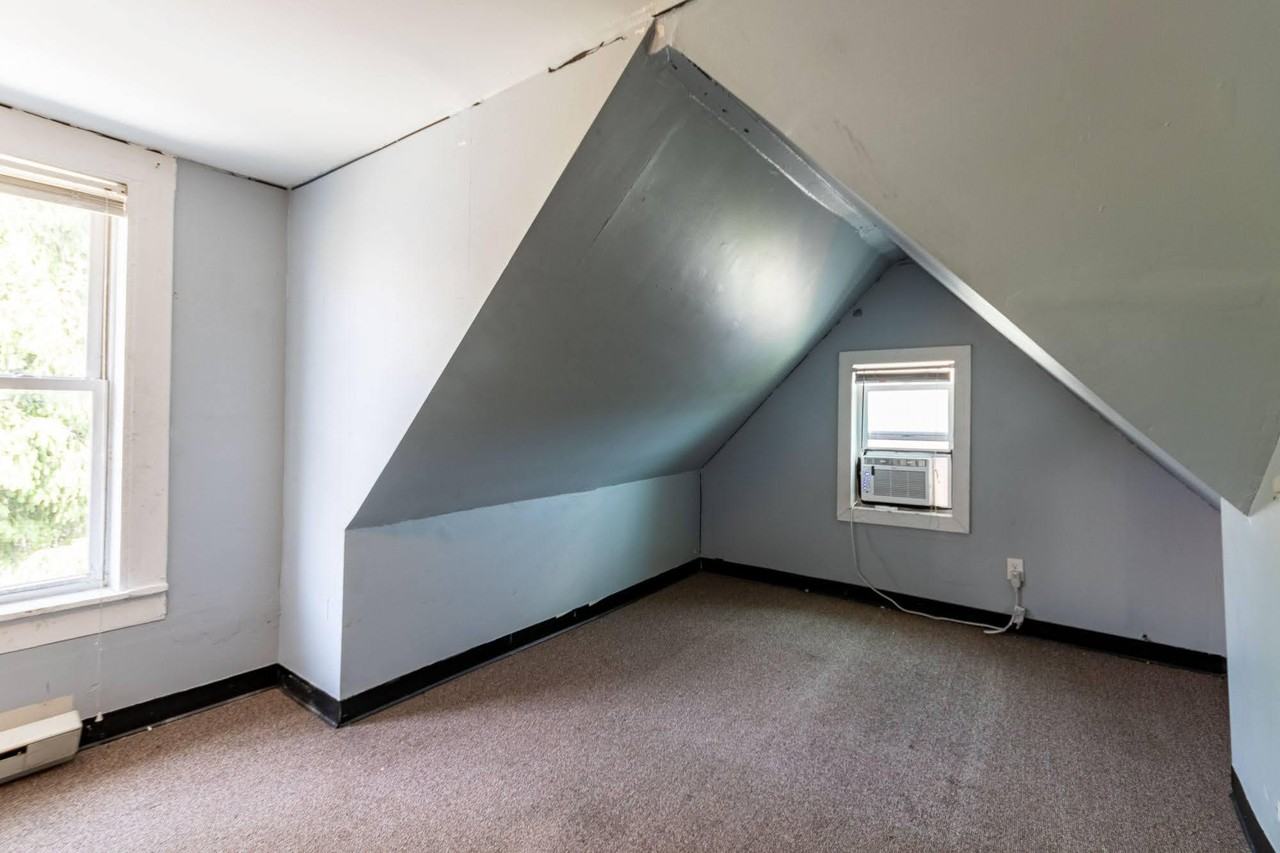 385 Forest Ave - Photo 5 of 17