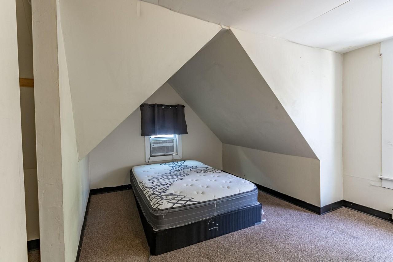 385 Forest Ave - Photo 5 of 17