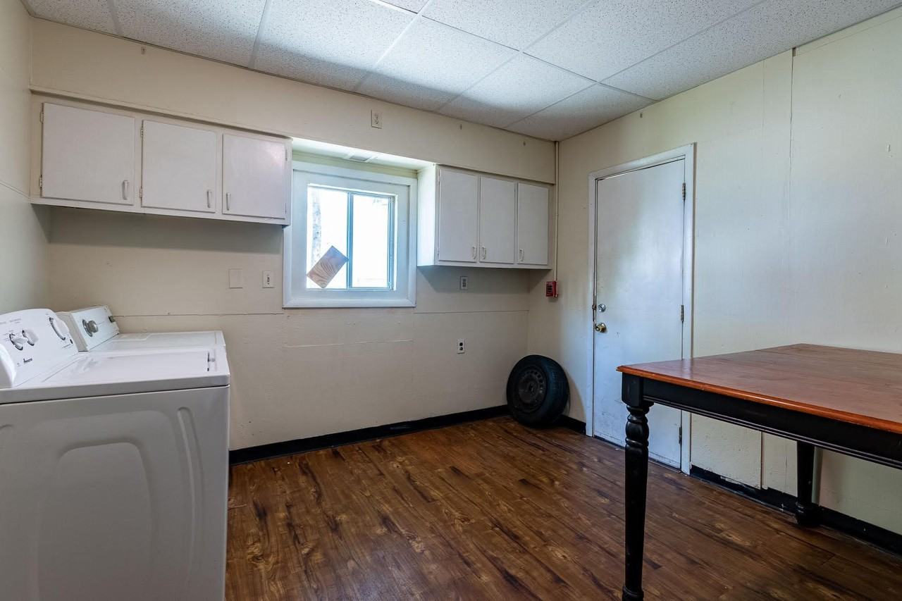 385 Forest Ave - Photo 2 of 17