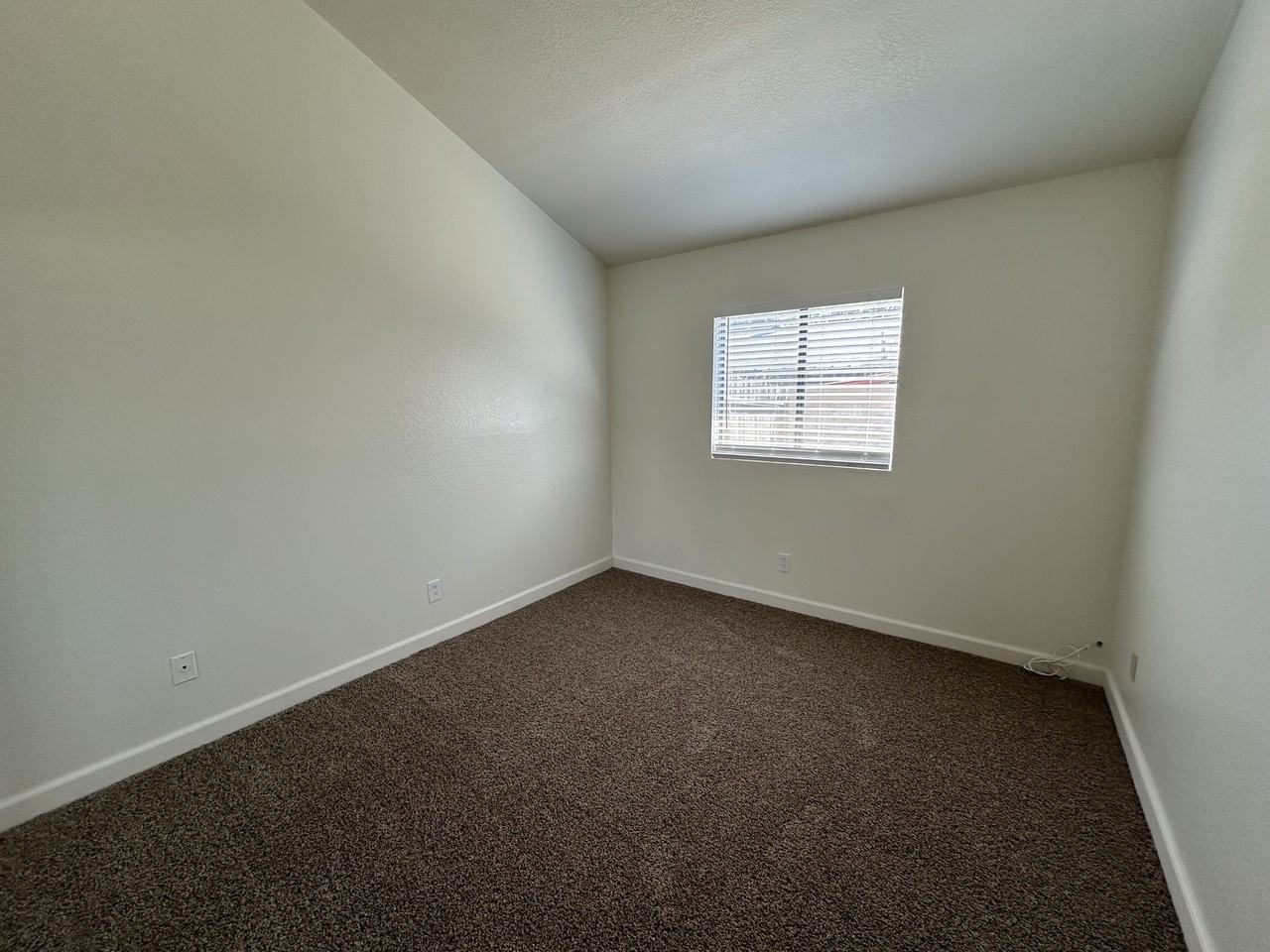 519 W D St - Photo 3 of 10