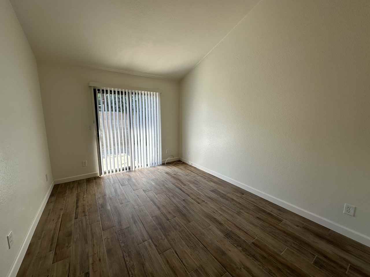 519 W D St - Photo 2 of 10