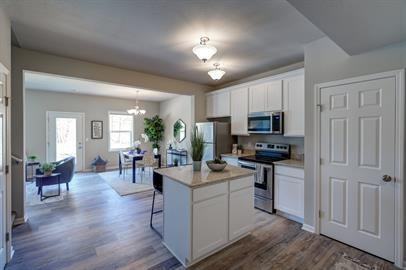 537 Mckay Way - Photo 2 of 7